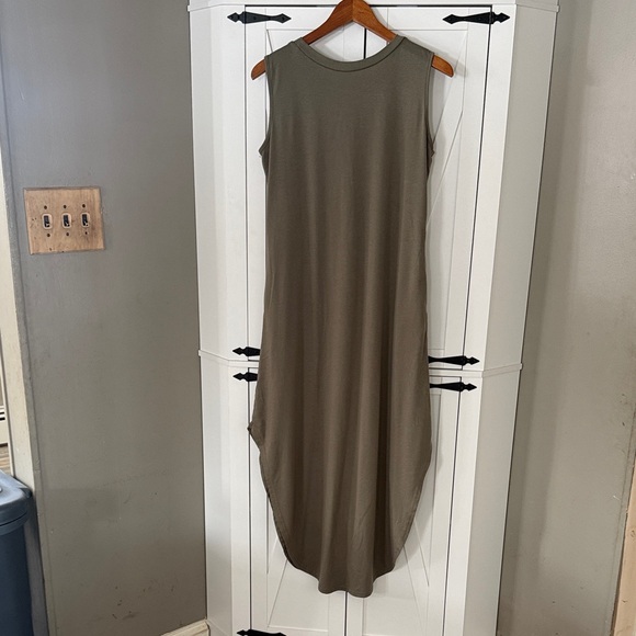 Sleeveless Olive Green Maxi Dress - Picture 3 of 3